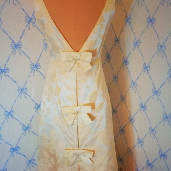 70s Ivory Brocade Wedding Dress - Picture 3 of 3